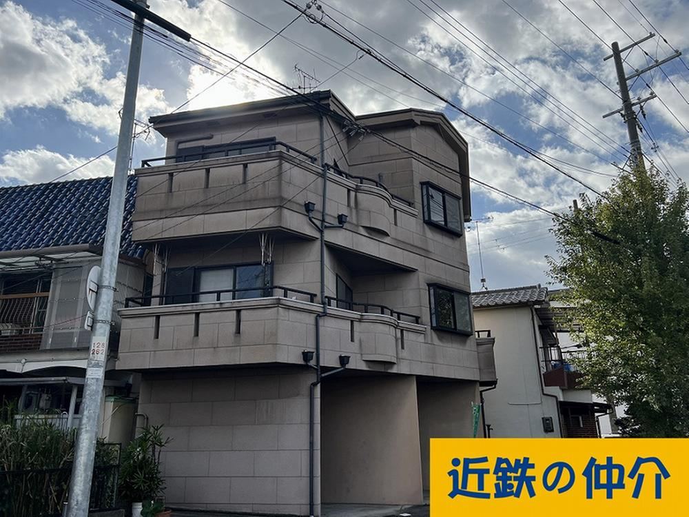 Spacious 4LDK Home with Attic Storage in Neyagawa - Photo 1