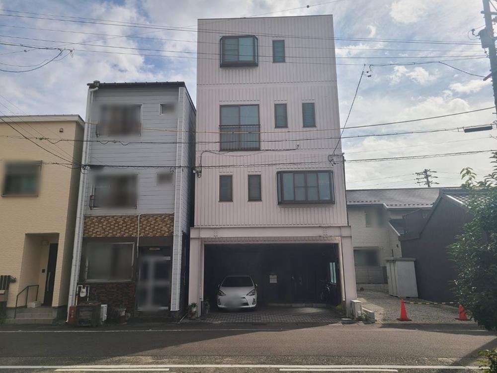 4LDK House with Elevator in Kasugacho, Gifu City - Photo 1