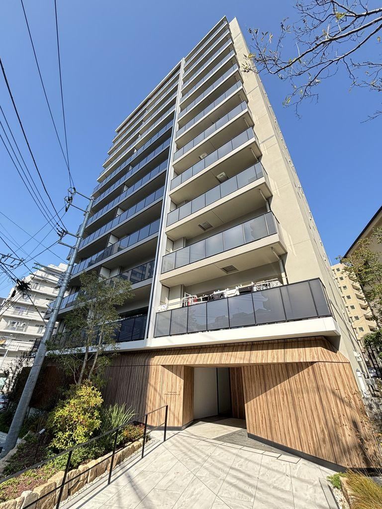 Stylish 4LDK Apartment in Urawa - Photo 1