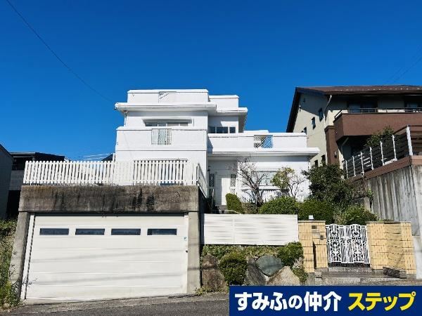Sunny 4LDK Home with Built-in Garage - Photo 1