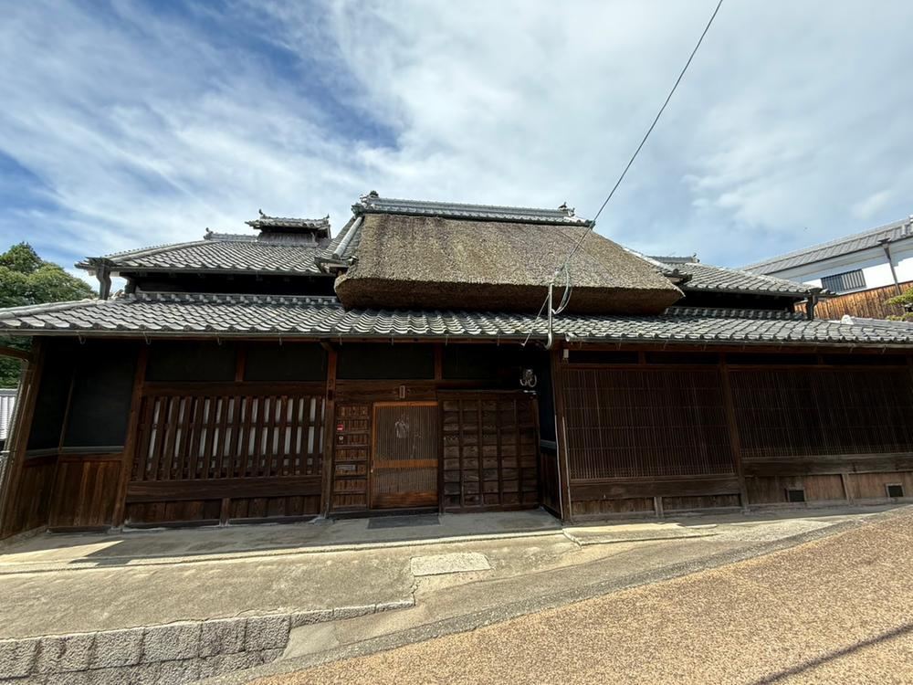 Spacious One-Story House with Scenic Views in Katsuragi City - Photo 1