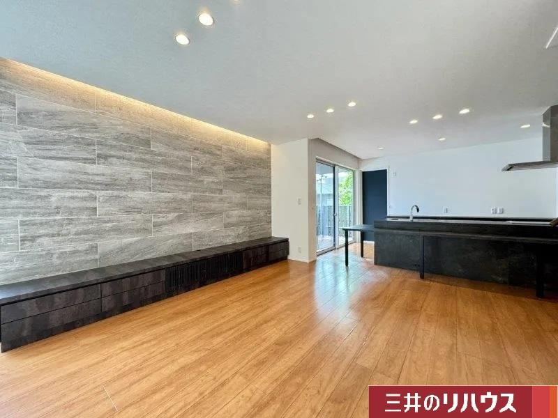 Modern 4LDK+2S Home in Tomita - Photo 1