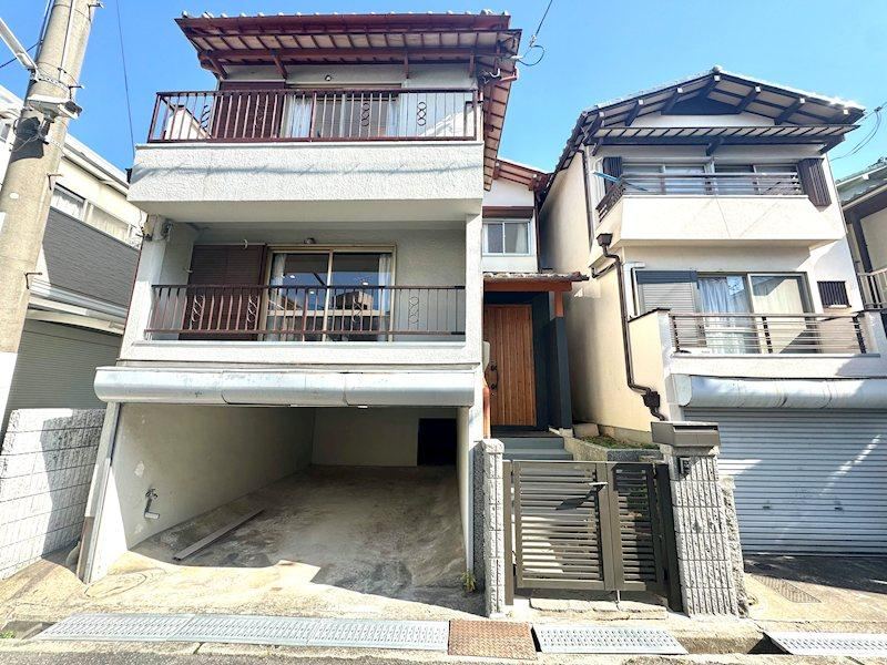 Fully Renovated 3DK House in Minoh - Photo 1