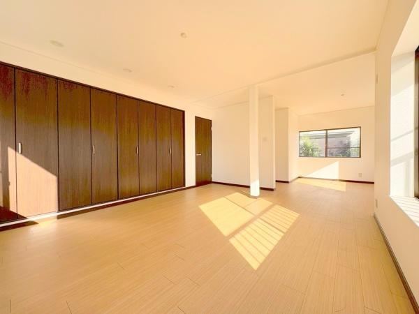 Spacious 5LDK Detached House with Garden in Higashi-Osaka - Photo 1