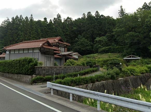 Spacious 9DK Home Near Route 262 in Yamaguchi - Photo 1