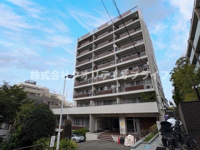 Renovated 2LDK Apartment with Scenic Views in Meguro - Photo 1