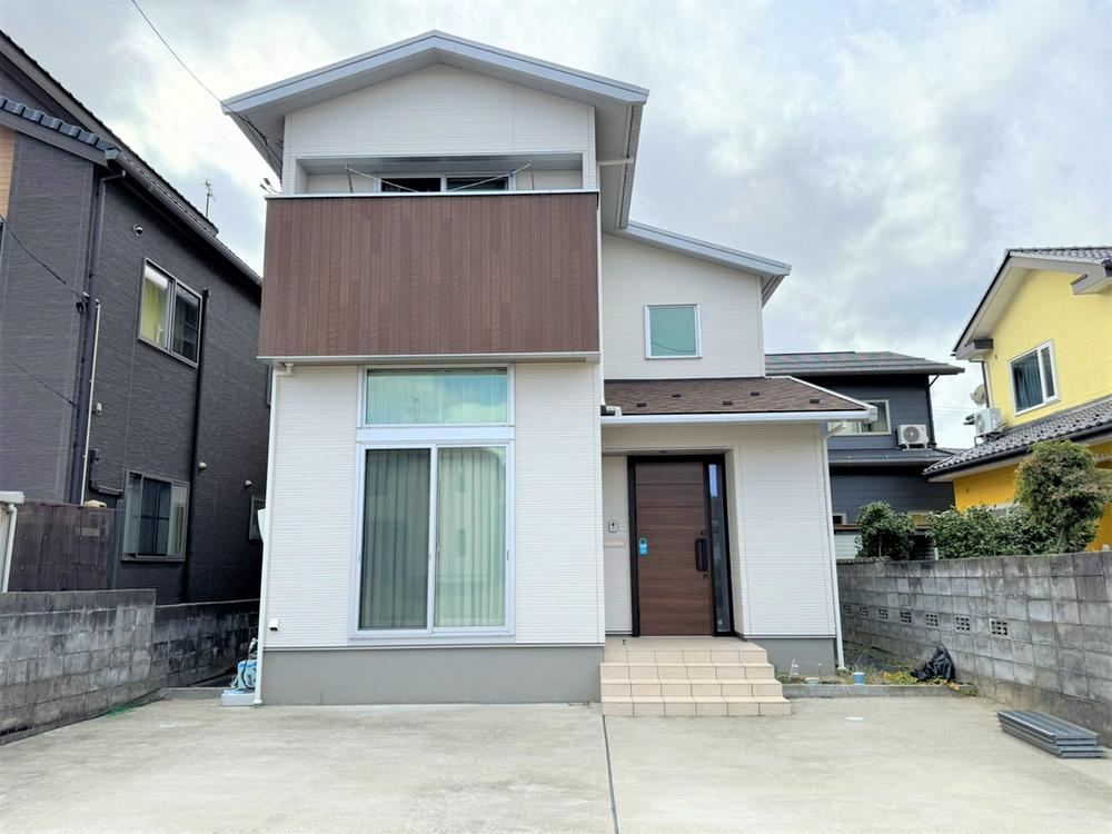 Modern 3LDK House Built by Misawa Homes - Photo 1