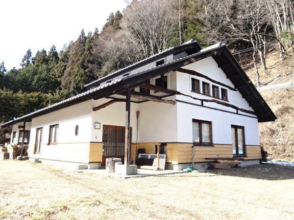 Traditional 5LDK House with Historic Materials - Photo 1