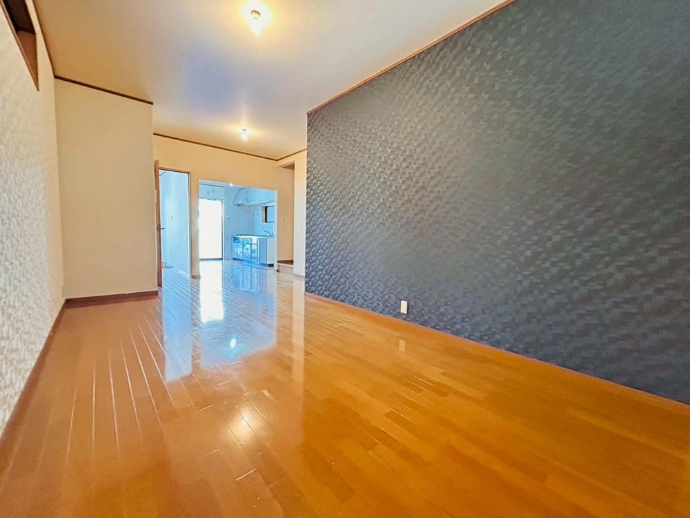 Convenient 3LDK+S Detached House Near Kishiwada Station - Photo 1