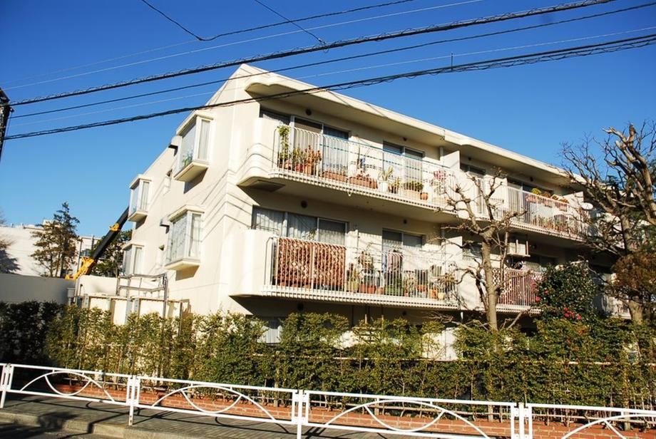 Top Floor 3LDK Apartment in Sakurazaka - Photo 1