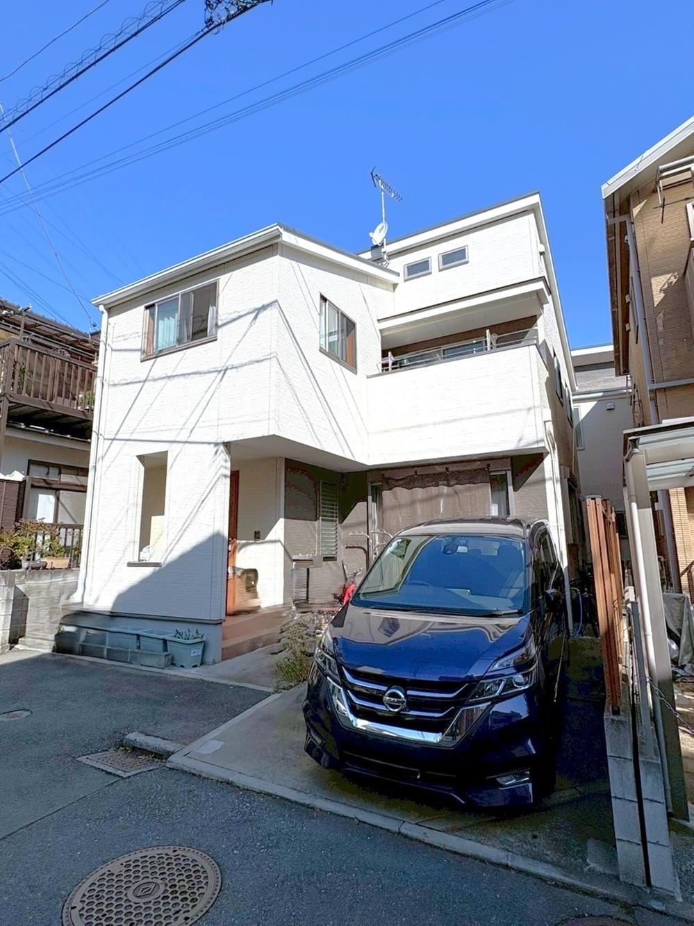 South-Facing 4LDK House Close to Two Stations - Photo 1