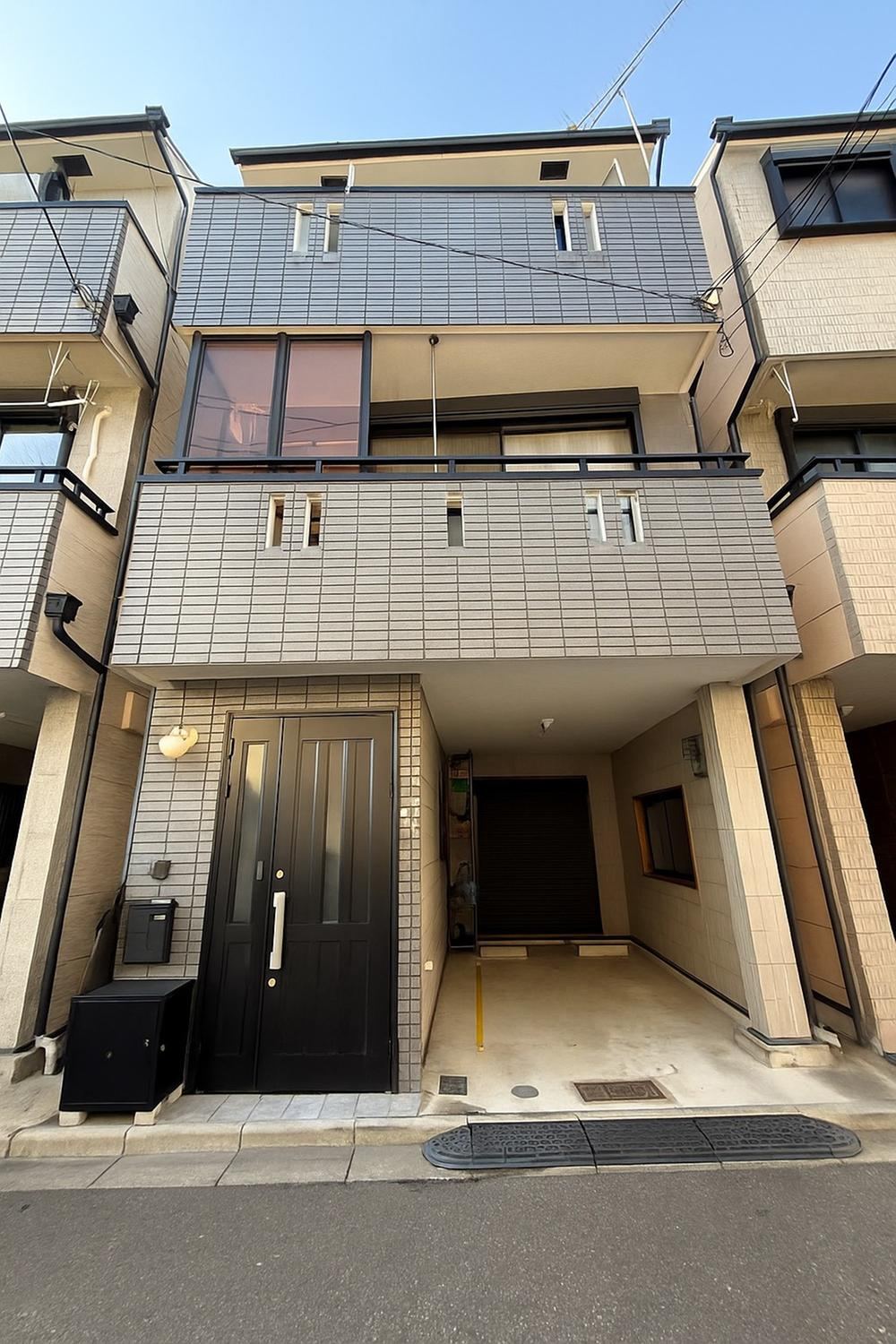 Renovated 4LDK Detached House Near Three Stations in Sumiyoshi, Osaka - Photo 1