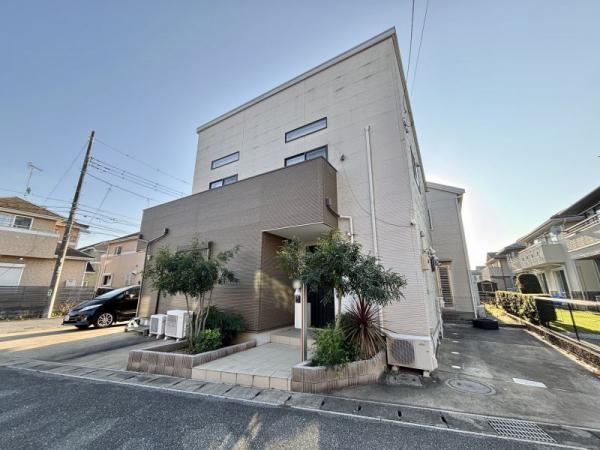 Versatile 2LDK House with Spacious Layout - Photo 1