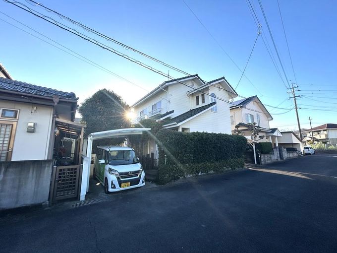 Spacious Family Home with Garden in Omura - Photo 1