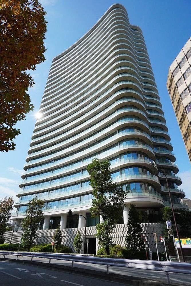 3LDK apartment in Minato Ward, Tokyo - Photo 1