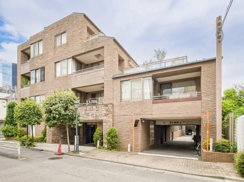 2LDK+S apartment in Shinjuku Ward, Tokyo - Photo 1