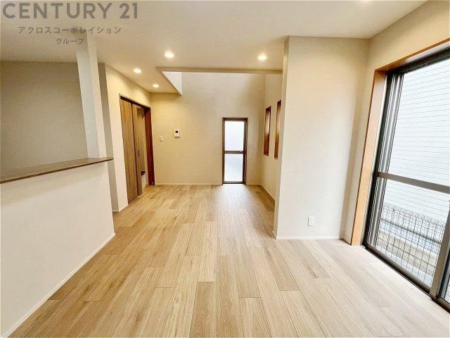 Fully Renovated 3LDK Detached House in Nishinomiya - Photo 1