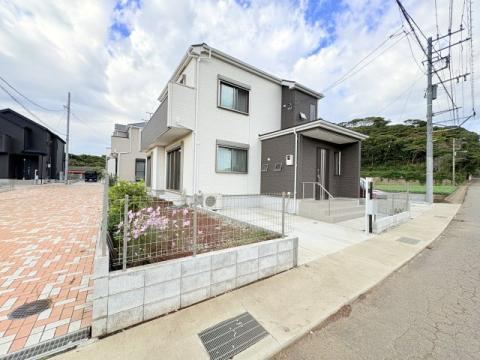Stylish 4LDK Home in Miura - Photo 1