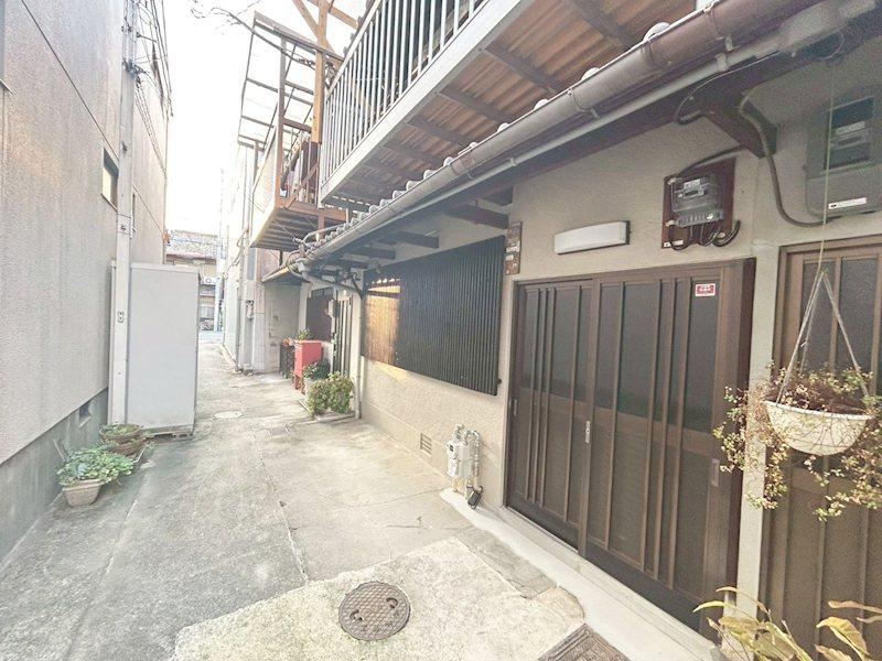 Renovated 2DK+S Near Gojo Station - Photo 1