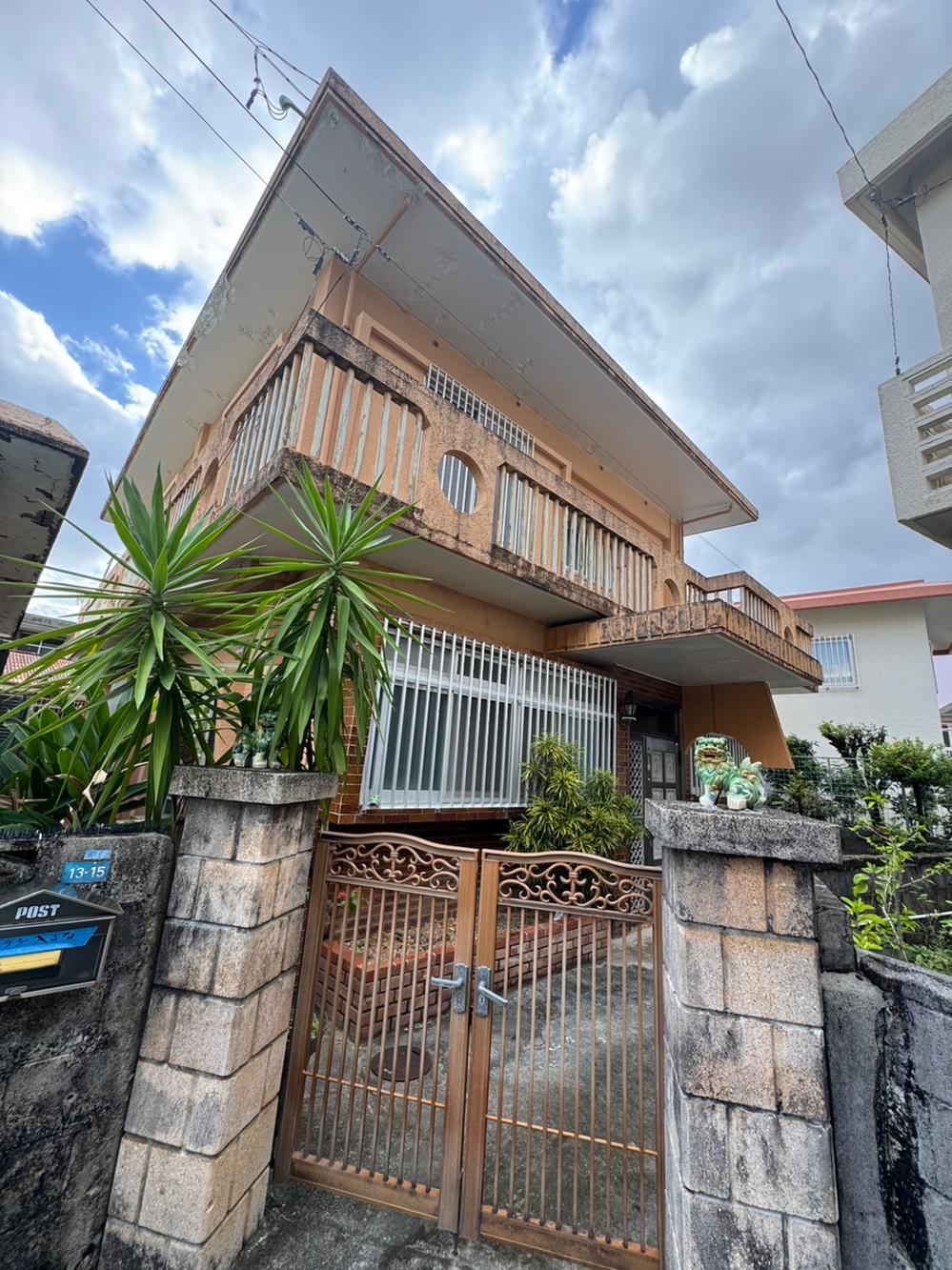 Rebuildable 5LDK House in Makiminato - Photo 1