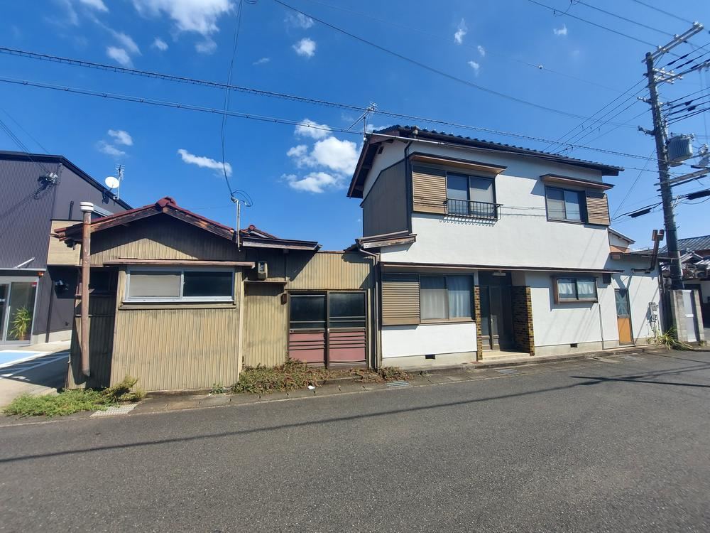Spacious 8DK Home in Suwaicho - Photo 1