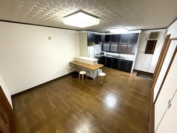 Large 7LDK House in Yoshino with Storefront - Photo 1