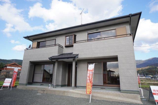 Recently Renovated 3LDK Home in Matsuo - Photo 1