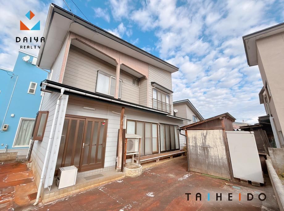 4K House with Multiple Parking Options - Photo 1