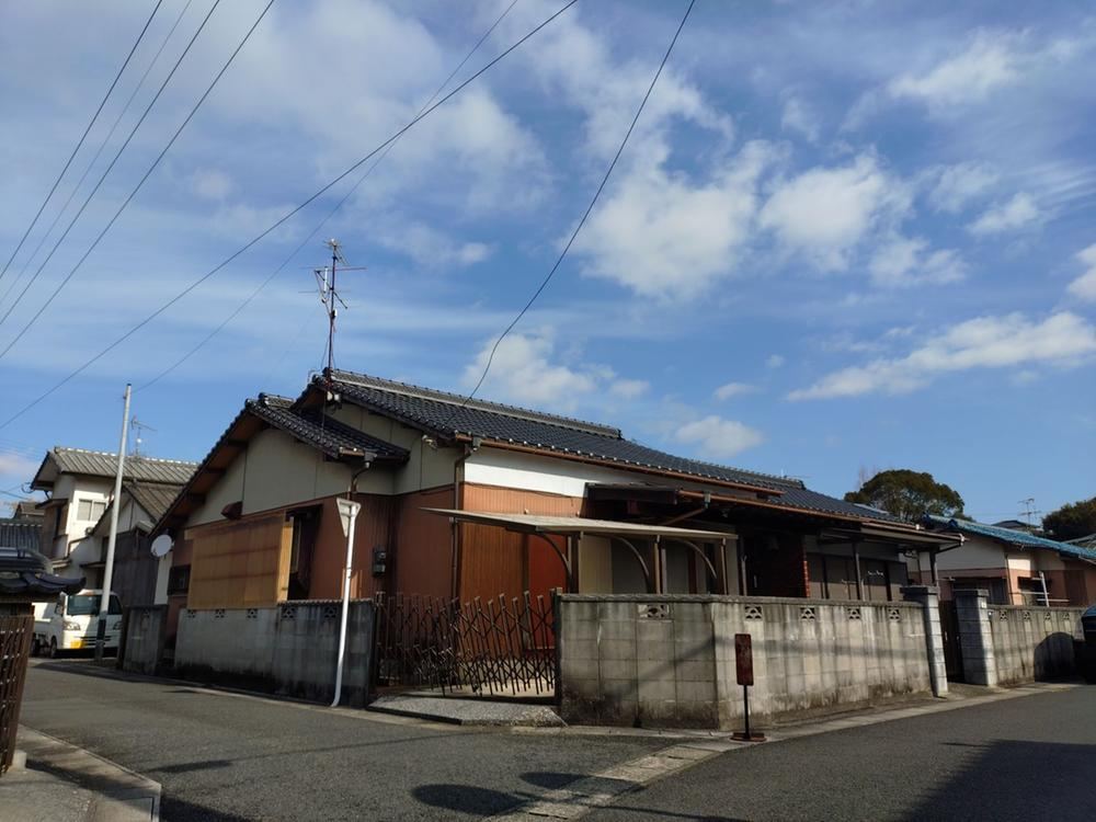 Sunny 5DK House with Easy Access to Nogata Station - Photo 1
