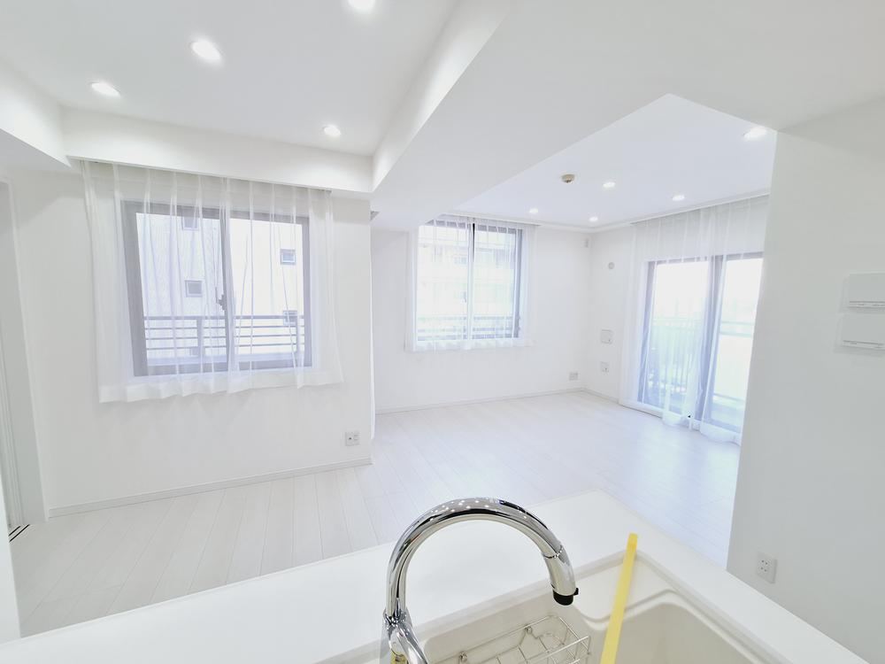Convenient 3LDK Apartment Near Minowa Station - Photo 1