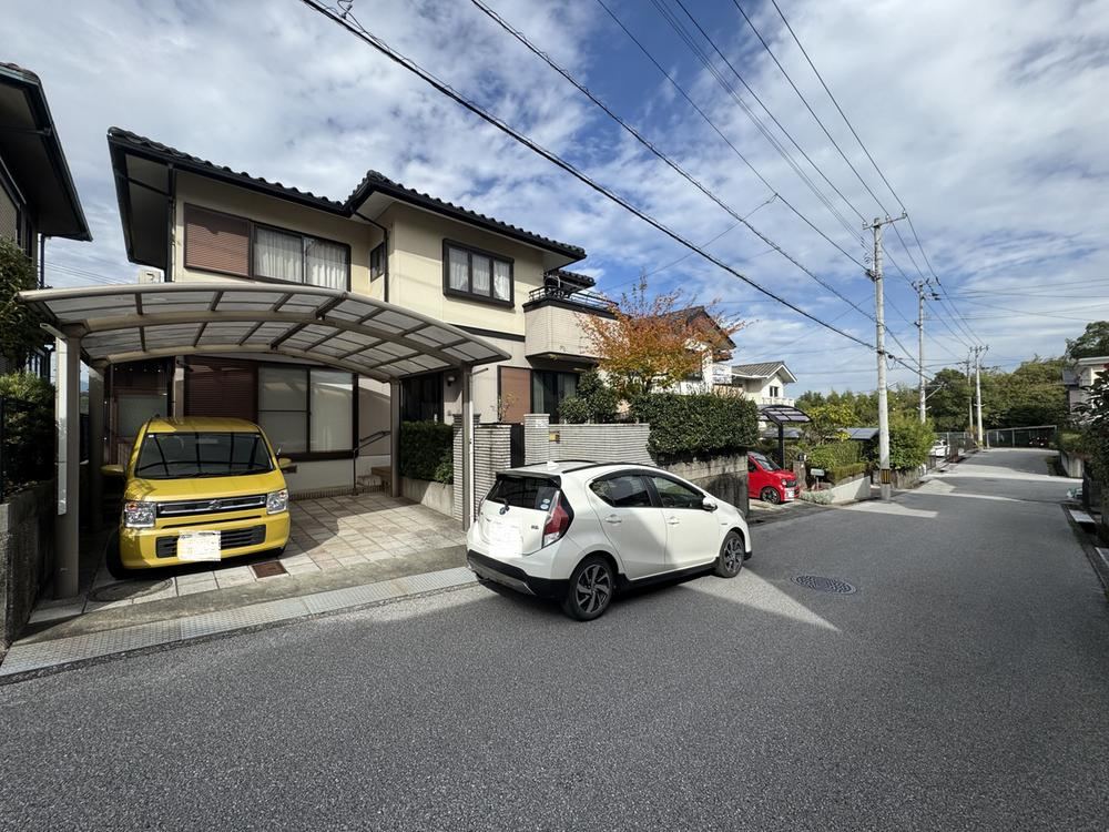 South-Facing Home on Elevated Lot in Kochi - Photo 1