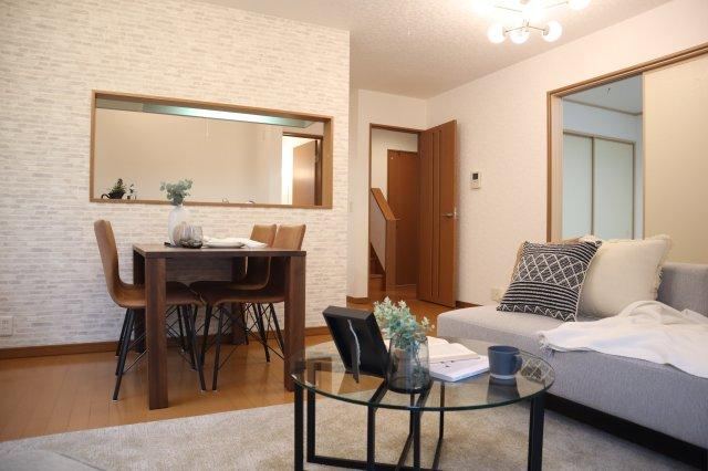 Renovated 4LDK Home with Parking in Sasame - Photo 1
