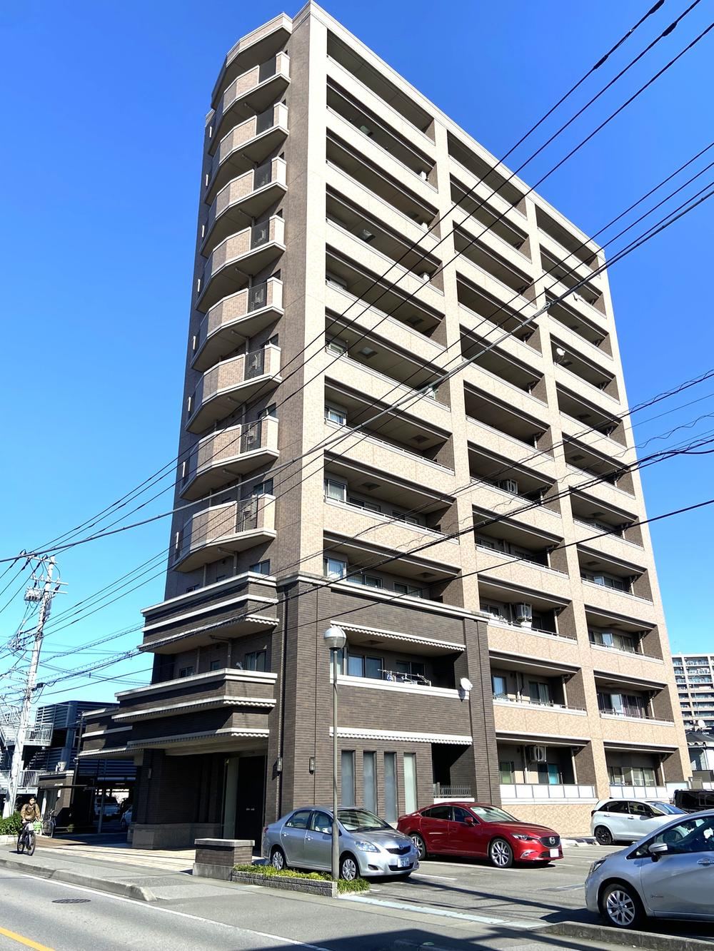 Bright 4LDK Apartment with Corner Windows in Utsunomiya - Photo 1