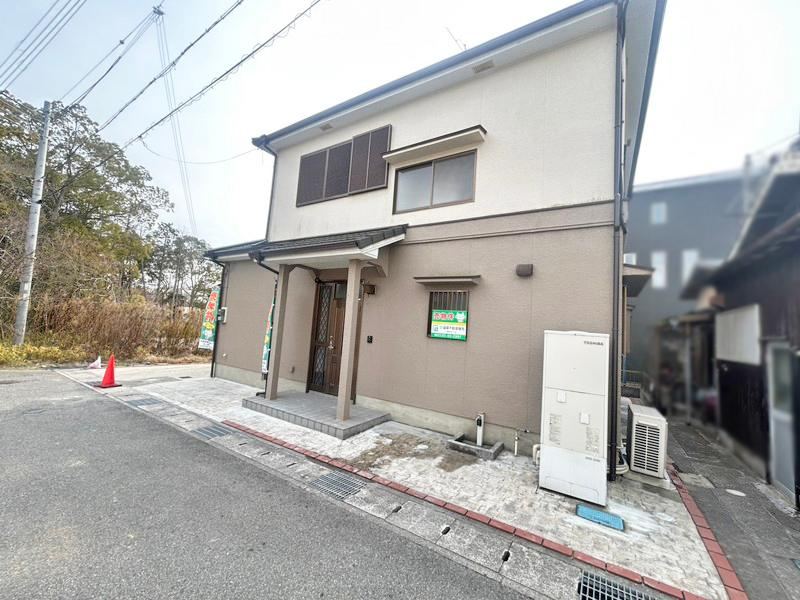 Spacious 5SLDK Home with Recent Renovations - Photo 1