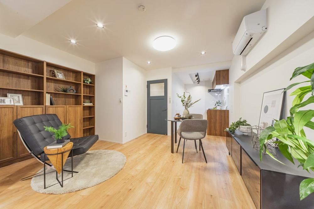 Stylish 1LDK Apartment Steps from Ikegami Station - Photo 1
