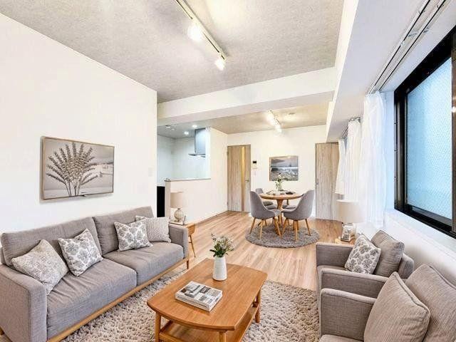 Renovated 3LDK Apartment with Great Sunlight in Omori Minami - Photo 1