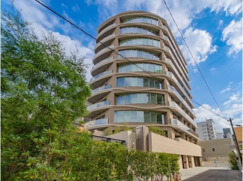 2LDK apartment in Minato Ward, Tokyo - Photo 1