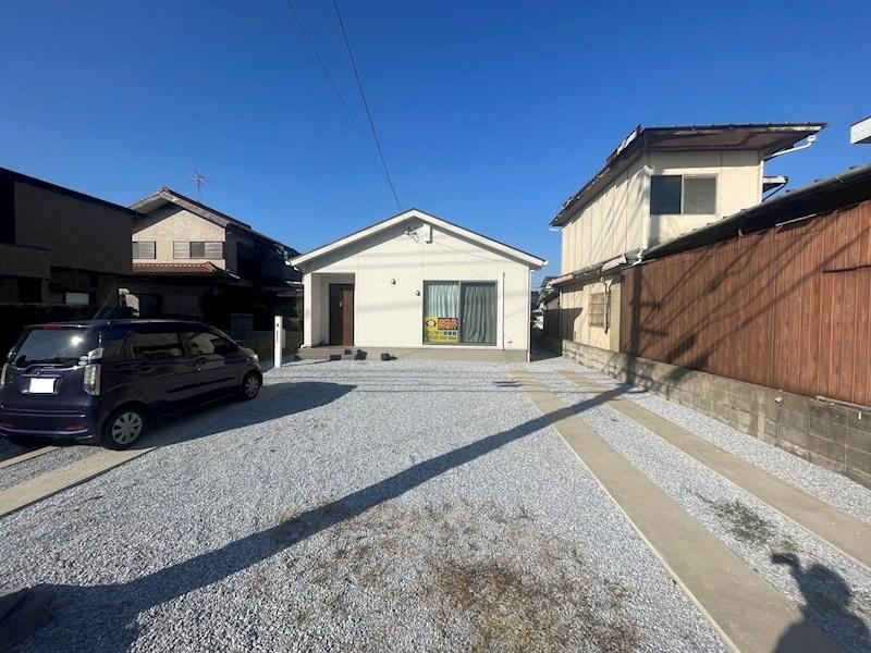 Modern 3LDK House with New Fixtures - Photo 1