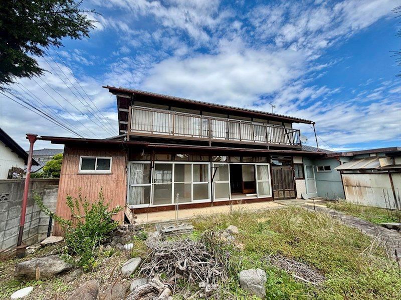 Spacious 9DK House with Good Sunlight in Kou - Photo 1