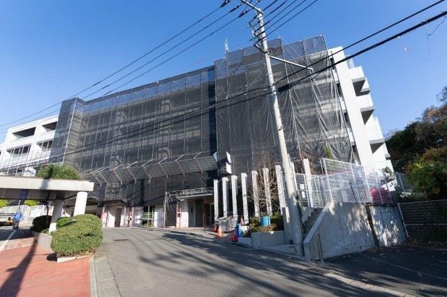 Bright 3LDK Apartment with Great Views in Konan - Photo 1