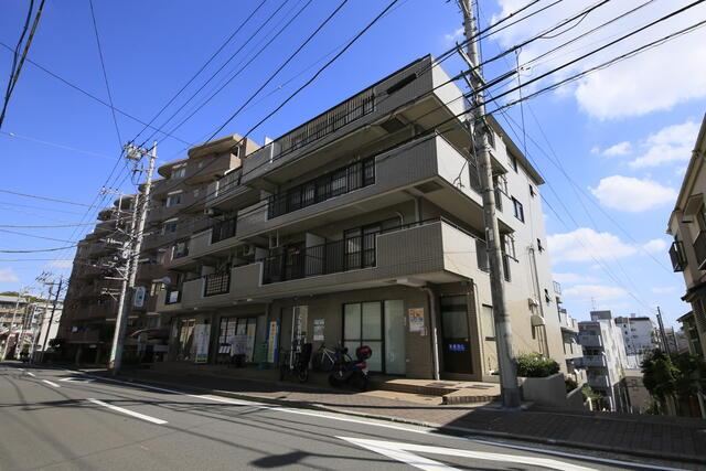 Renovated 2LDK Apartment in Mitsuzaka - Photo 1