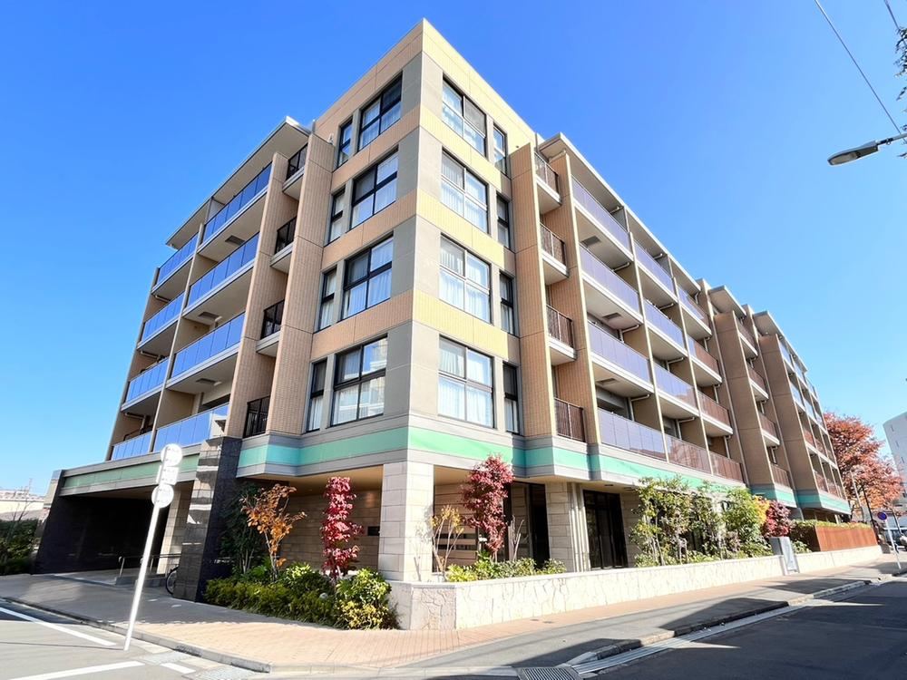 Newly Built Senior-Friendly Apartment with Great Amenities - Photo 1