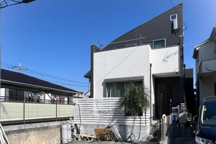 Modern 4LDK Home with Large LDK and Storage - Photo 1