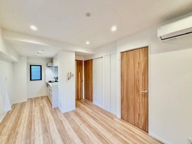 Convenient Living in Cosmo Kawasaki City Wing - Photo 1