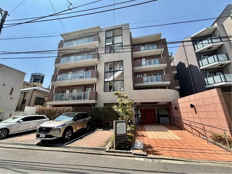 Spacious 3LDK+S Apartment in Iwatominami - Photo 1