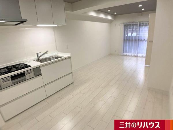Charming Studio Apartment Steps from Higashi-Tokyo Station - Photo 1