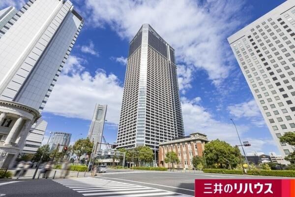Modern 1LDK Apartment in Kitakanakadori - Photo 1