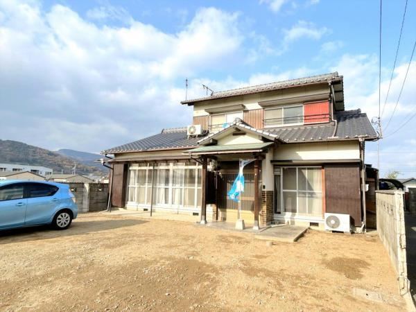 5LDK House with Renovation Plans in Takamatsu - Photo 1