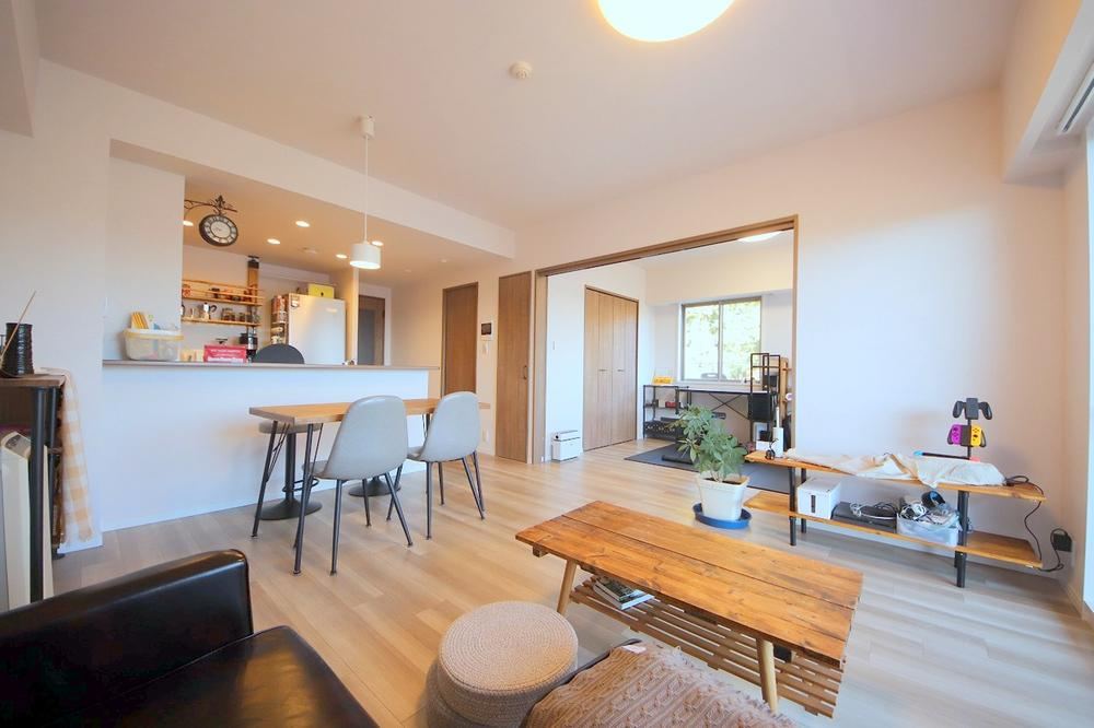 Fully Renovated 3LDK Corner Apartment in Chuo-Rinkan - Photo 1