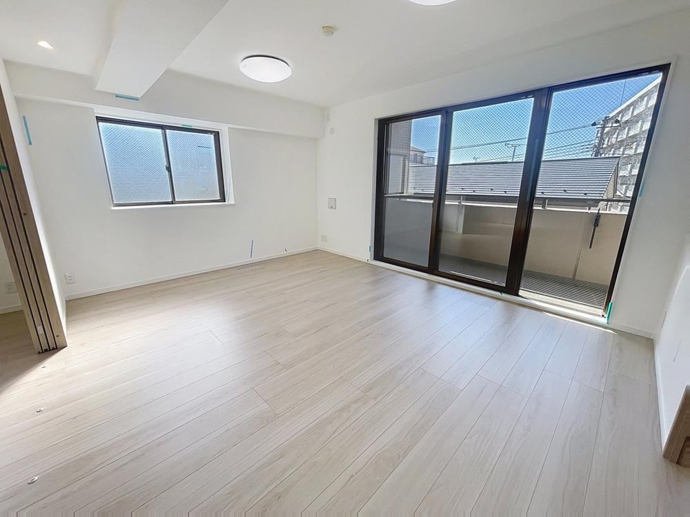 Renovated 4LDK Apartment Near Minami-Gyotoku Station, Chiba - Photo 1